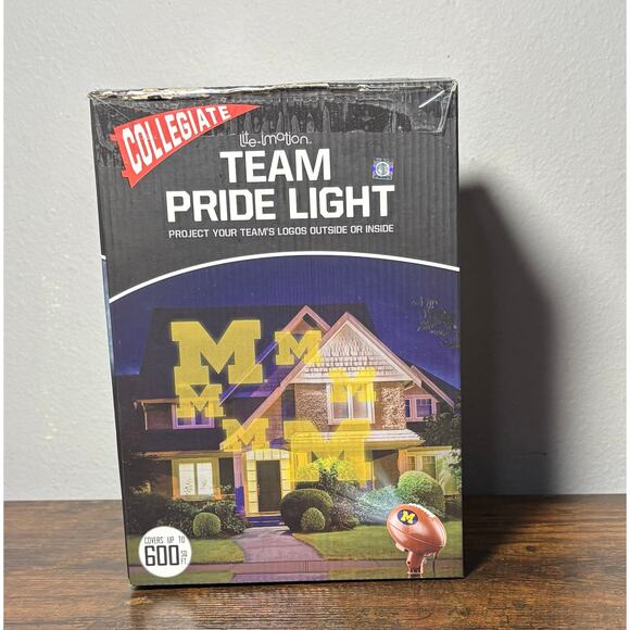 Michigan Wolverines Team Pride Light- Indoor/Outdoor Logo Projector- Tested - Picture 1 of 10